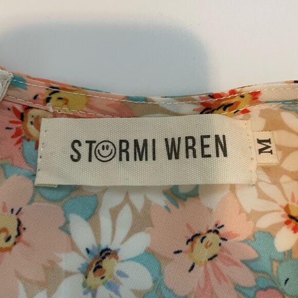 Stormi Wren Size M Peach Pink Floral Dress Short Sleeves Slit - Picture 3 of 6